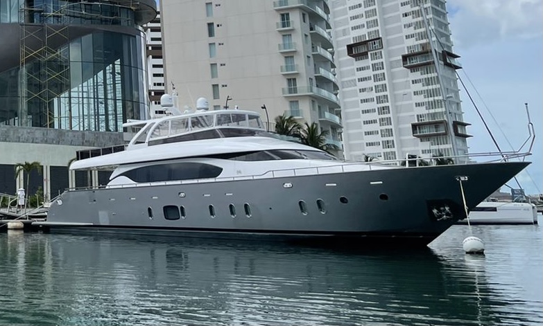 101 ft. Azimut with Jacuzzi 2018 2