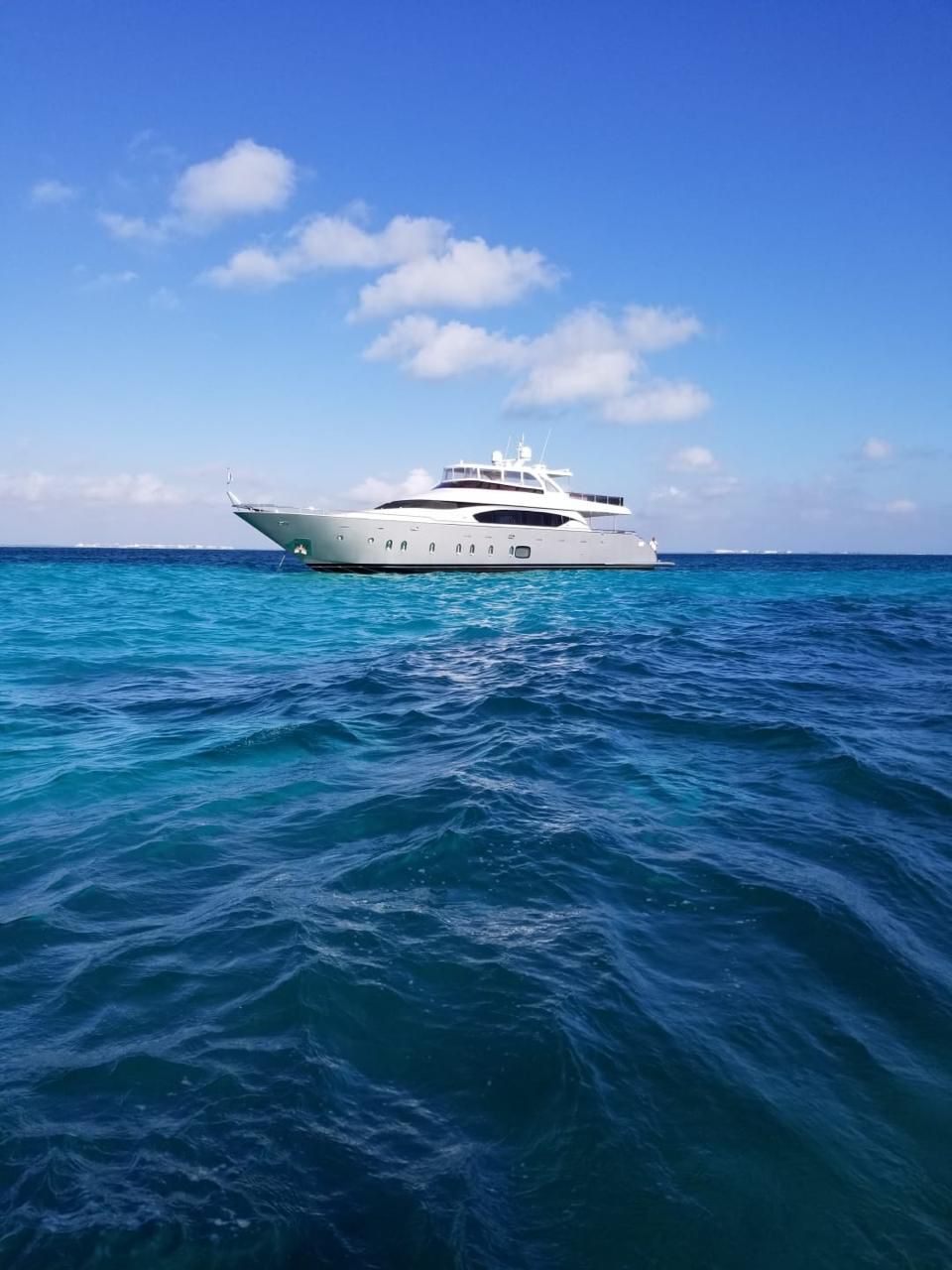 101 ft. Azimut with Jacuzzi 2018 3