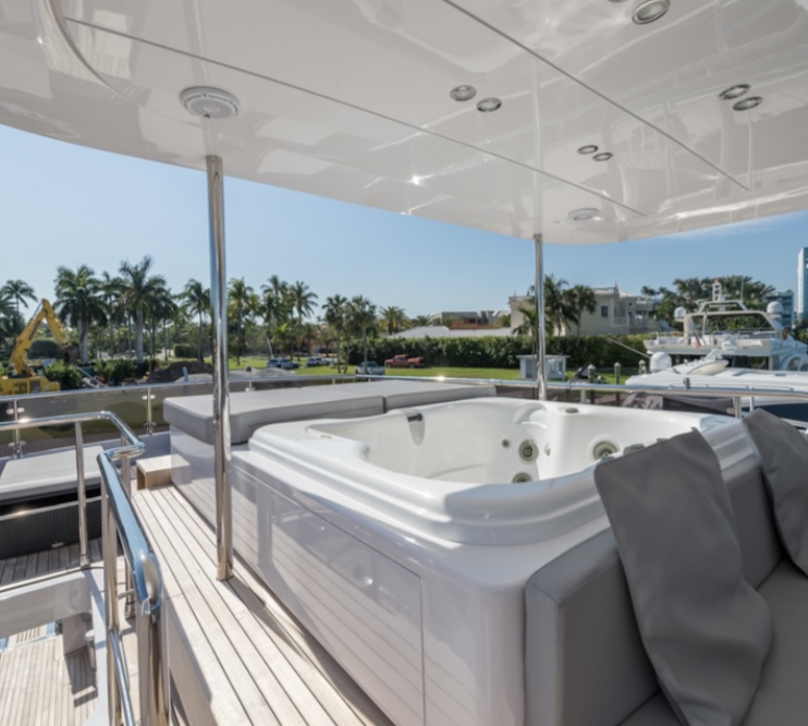 101 ft. Azimut with Jacuzzi 2018 4