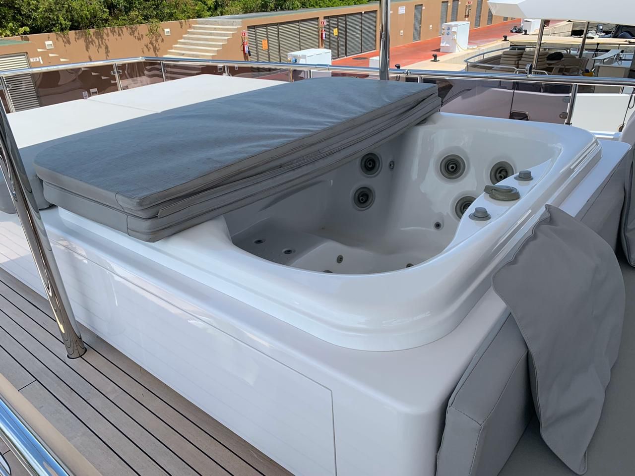 101 ft. Azimut with Jacuzzi 2018 7