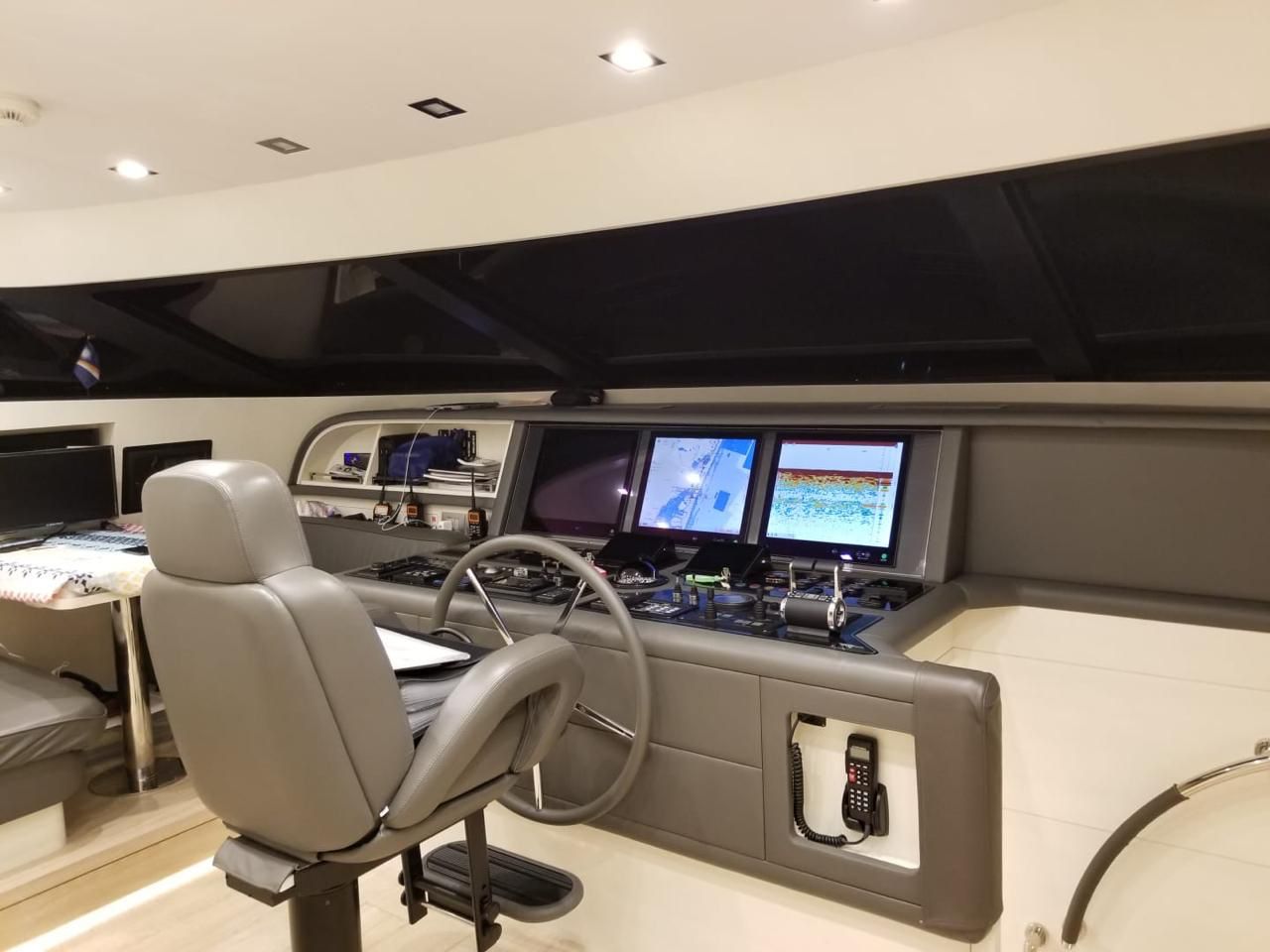 101 ft. Azimut with Jacuzzi 2018 8