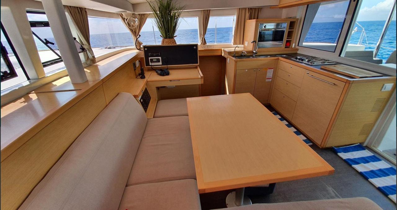 40 ft Lagoon Catamaran 2017