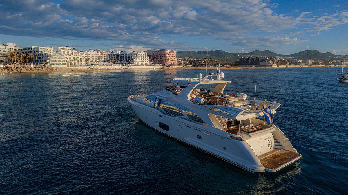 95 ft Azimut with Jacuzzi (1)