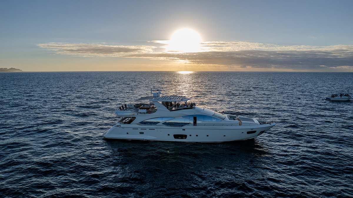 95 ft Azimut with Jacuzzi (3)